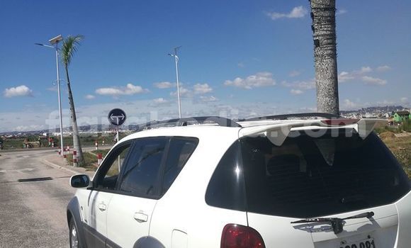 Acheter Occasion Voiture SsangYong Rexton Blanc à Antananarivo, Analamanga Acheter Occasion Voiture SsangYong Rexton Blanc à Antananarivo, Analamanga