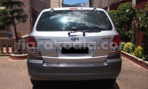 Acheter Occasion Voiture Kia Sorento Gris à Antananarivo, Analamanga Acheter Occasion Voiture Kia Sorento Gris à Antananarivo, Analamanga