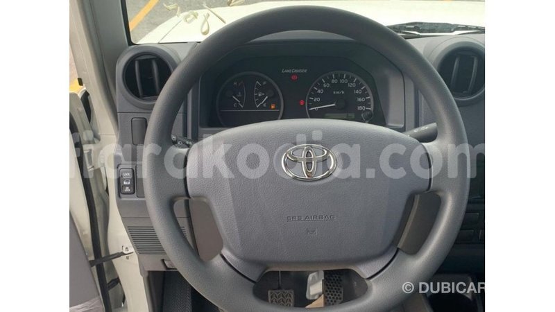 Big with watermark toyota land cruiser diana import dubai 5786