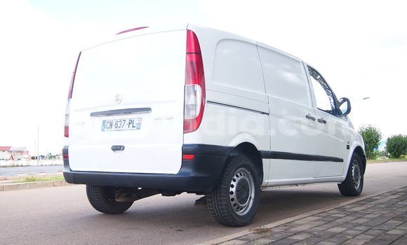 Acheter Occasion Utilitaire Mercedes‒Benz Vito Blanc à Antananarivo, Analamanga Acheter Occasion Utilitaire Mercedes‒Benz Vito Blanc à Antananarivo, Analamanga