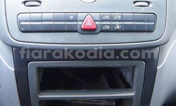 Acheter Occasion Utilitaire Mercedes‒Benz Vito Blanc à Antananarivo, Analamanga Acheter Occasion Utilitaire Mercedes‒Benz Vito Blanc à Antananarivo, Analamanga