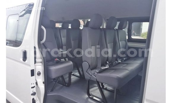 Acheter Import Voiture Toyota Hiace Blanc à Import - Dubai, Diana Acheter Import Voiture Toyota Hiace Blanc à Import - Dubai, Diana