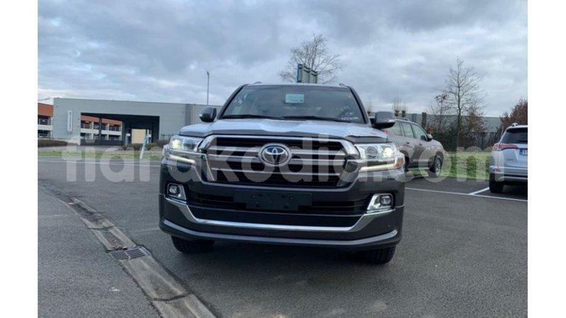 Big with watermark toyota land cruiser diana import dubai 5793