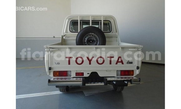Buy Import Toyota Land Cruiser White Car in Import - Dubai in Diana Buy Import Toyota Land Cruiser White Car in Import - Dubai in Diana