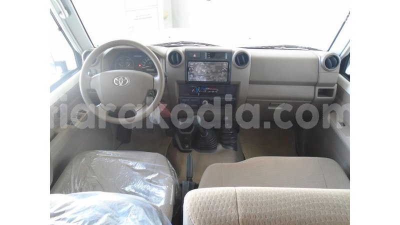 Big with watermark toyota land cruiser diana import dubai 5800