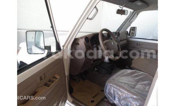 Buy Import Toyota Land Cruiser White Car in Import - Dubai in Diana Buy Import Toyota Land Cruiser White Car in Import - Dubai in Diana