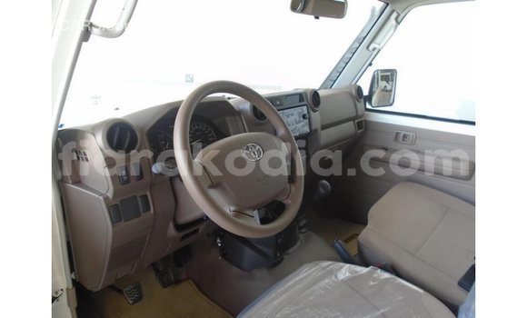 Buy Import Toyota Land Cruiser White Car in Import - Dubai in Diana Buy Import Toyota Land Cruiser White Car in Import - Dubai in Diana