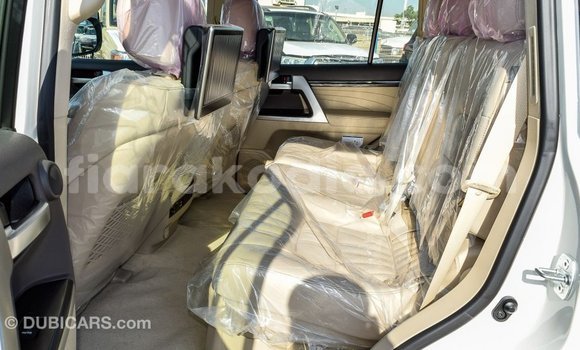 Acheter Import Voiture Toyota Land Cruiser Blanc à Import - Dubai, Diana Acheter Import Voiture Toyota Land Cruiser Blanc à Import - Dubai, Diana