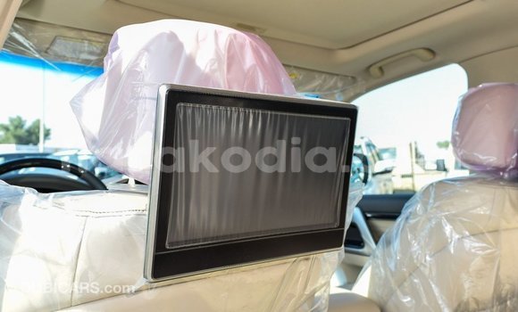 Acheter Import Voiture Toyota Land Cruiser Blanc à Import - Dubai, Diana Acheter Import Voiture Toyota Land Cruiser Blanc à Import - Dubai, Diana