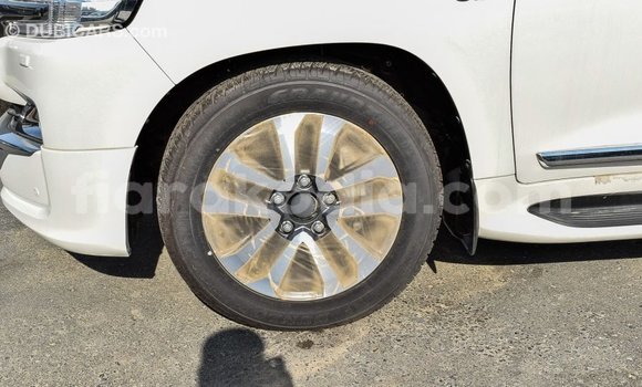 Acheter Import Voiture Toyota Land Cruiser Blanc à Import - Dubai, Diana Acheter Import Voiture Toyota Land Cruiser Blanc à Import - Dubai, Diana