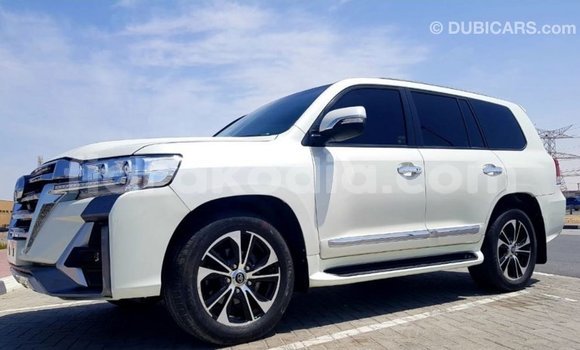 Acheter Import Voiture Toyota Land Cruiser Blanc à Import - Dubai, Diana Acheter Import Voiture Toyota Land Cruiser Blanc à Import - Dubai, Diana