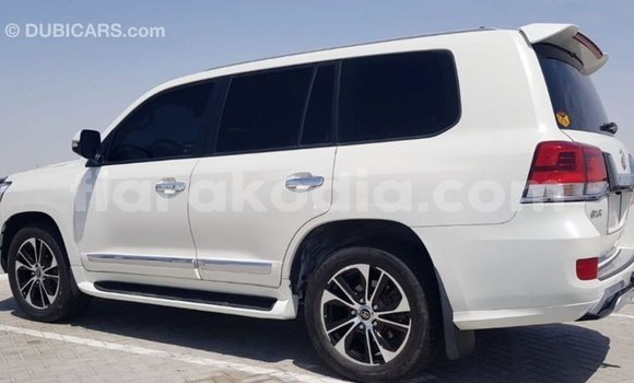 Acheter Import Voiture Toyota Land Cruiser Blanc à Import - Dubai, Diana Acheter Import Voiture Toyota Land Cruiser Blanc à Import - Dubai, Diana