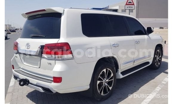 Acheter Import Voiture Toyota Land Cruiser Blanc à Import - Dubai, Diana Acheter Import Voiture Toyota Land Cruiser Blanc à Import - Dubai, Diana