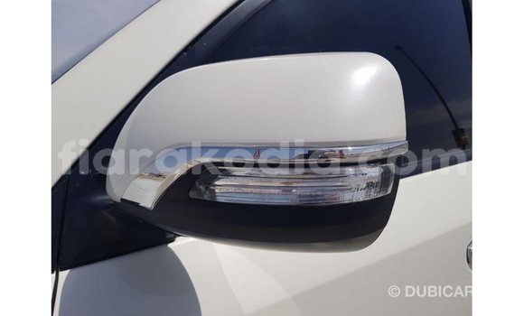 Acheter Import Voiture Toyota Land Cruiser Blanc à Import - Dubai, Diana Acheter Import Voiture Toyota Land Cruiser Blanc à Import - Dubai, Diana