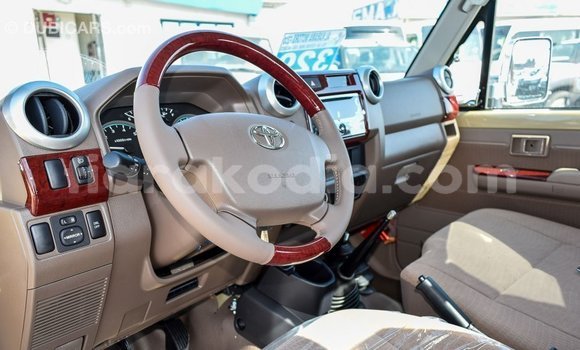 Acheter Import Voiture Toyota Land Cruiser Beige à Import - Dubai, Diana Acheter Import Voiture Toyota Land Cruiser Beige à Import - Dubai, Diana