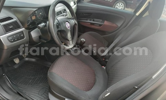 Hividy Fiat Punto Black Car in Antananarivo in Analamanga Hividy Fiat Punto Black Car in Antananarivo in Analamanga