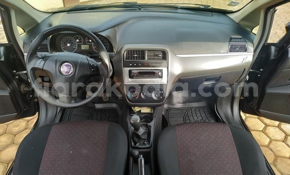 Hividy Fiat Punto Black Car in Antananarivo in Analamanga Hividy Fiat Punto Black Car in Antananarivo in Analamanga