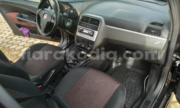 Hividy Fiat Punto Black Car in Antananarivo in Analamanga Hividy Fiat Punto Black Car in Antananarivo in Analamanga