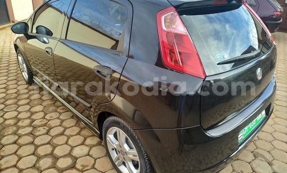 Hividy Fiat Punto Black Car in Antananarivo in Analamanga Hividy Fiat Punto Black Car in Antananarivo in Analamanga