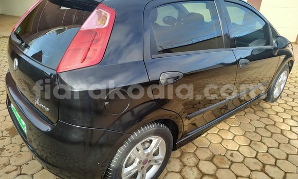 Hividy Fiat Punto Black Car in Antananarivo in Analamanga Hividy Fiat Punto Black Car in Antananarivo in Analamanga