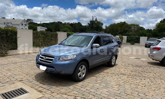 Hividy Hyundai Santa Fe Blue Car in Antananarivo in Analamanga Hividy Hyundai Santa Fe Blue Car in Antananarivo in Analamanga
