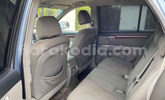 Hividy Hyundai Santa Fe Blue Car in Antananarivo in Analamanga Hividy Hyundai Santa Fe Blue Car in Antananarivo in Analamanga