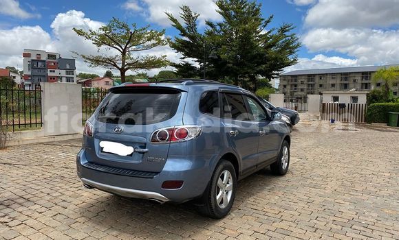 Hividy Hyundai Santa Fe Blue Car in Antananarivo in Analamanga Hividy Hyundai Santa Fe Blue Car in Antananarivo in Analamanga