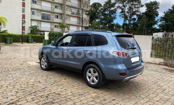 Hividy Hyundai Santa Fe Blue Car in Antananarivo in Analamanga Hividy Hyundai Santa Fe Blue Car in Antananarivo in Analamanga
