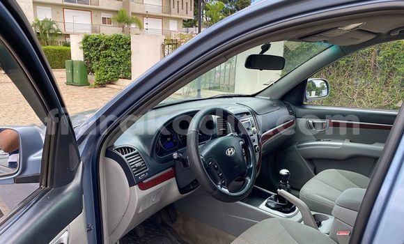 Hividy Hyundai Santa Fe Blue Car in Antananarivo in Analamanga Hividy Hyundai Santa Fe Blue Car in Antananarivo in Analamanga