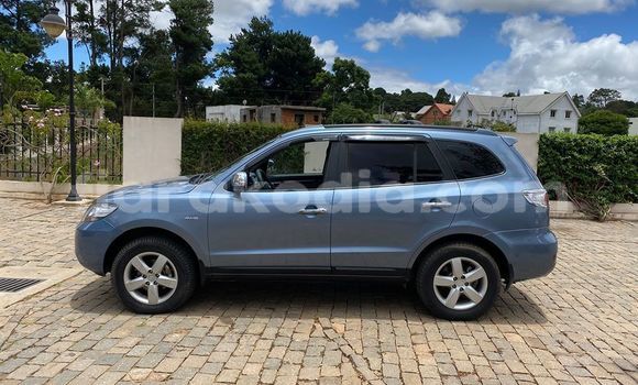 Hividy Hyundai Santa Fe Blue Car in Antananarivo in Analamanga Hividy Hyundai Santa Fe Blue Car in Antananarivo in Analamanga