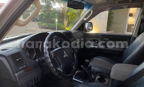 Hividy Mitsubishi Pajero beige Car in Antananarivo in Analamanga Hividy Mitsubishi Pajero beige Car in Antananarivo in Analamanga