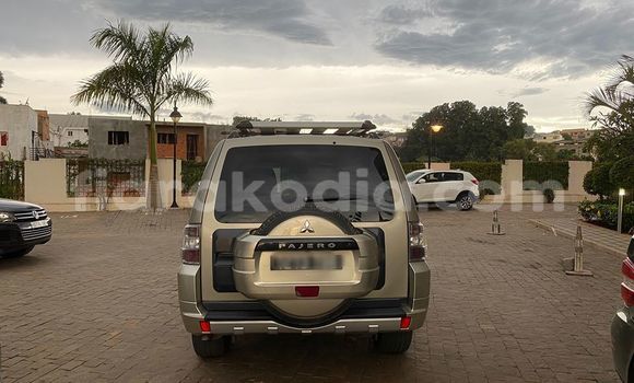 Hividy Mitsubishi Pajero beige Car in Antananarivo in Analamanga Hividy Mitsubishi Pajero beige Car in Antananarivo in Analamanga