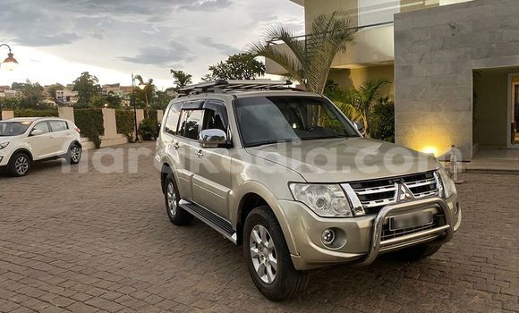 Hividy Mitsubishi Pajero beige Car in Antananarivo in Analamanga Hividy Mitsubishi Pajero beige Car in Antananarivo in Analamanga