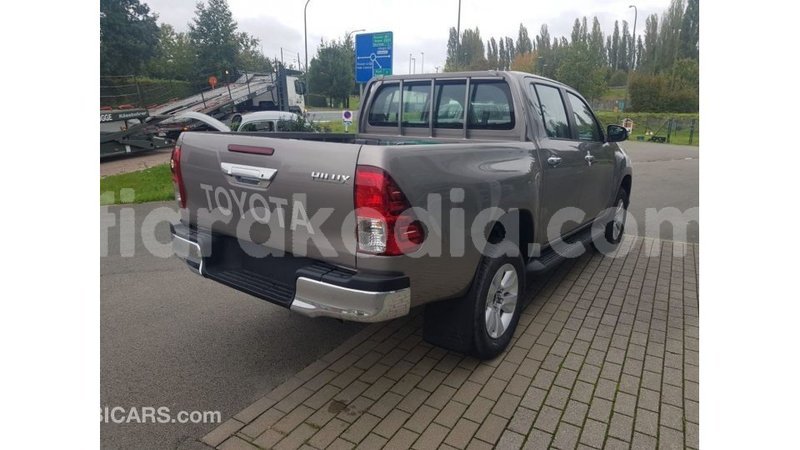 Big with watermark toyota hilux diana import dubai 5839