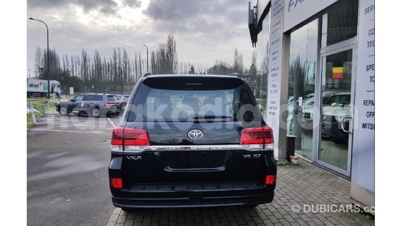 Big with watermark toyota land cruiser diana import dubai 5841