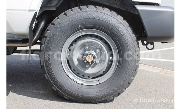 Acheter Import Voiture Toyota Land Cruiser Blanc à Import - Dubai, Diana Acheter Import Voiture Toyota Land Cruiser Blanc à Import - Dubai, Diana