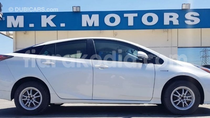 Big with watermark toyota prius diana import dubai 5844