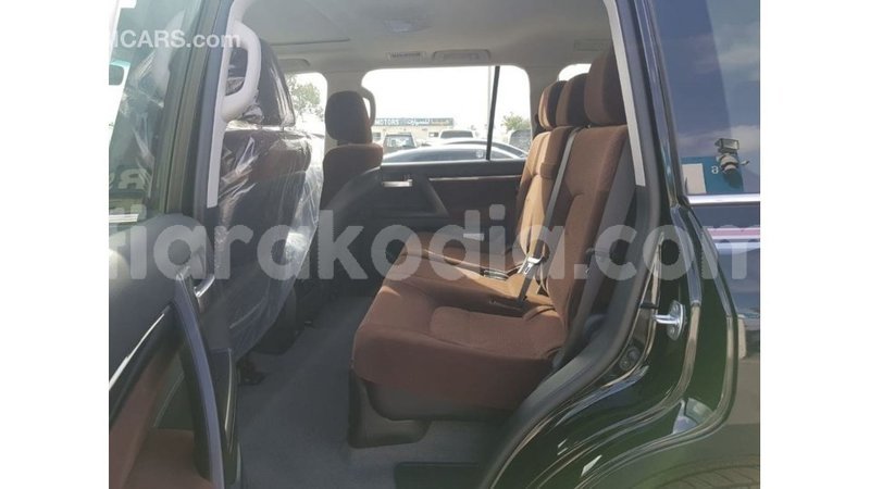 Big with watermark toyota land cruiser diana import dubai 5853