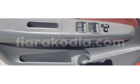 Acheter Import Voiture Toyota Hilux Rouge à Import - Dubai, Diana Acheter Import Voiture Toyota Hilux Rouge à Import - Dubai, Diana