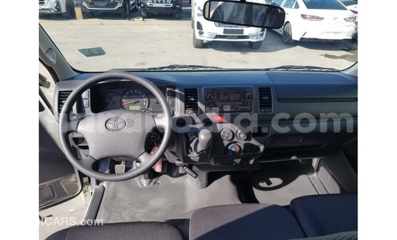 Hividy Toyota Hiace fotsy Car in Import - Dubai in Diana Hividy Toyota Hiace fotsy Car in Import - Dubai in Diana