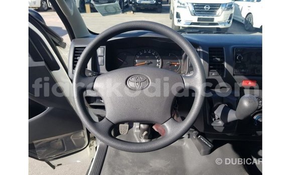 Hividy Toyota Hiace fotsy Car in Import - Dubai in Diana Hividy Toyota Hiace fotsy Car in Import - Dubai in Diana