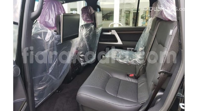 Big with watermark toyota land cruiser diana import dubai 5869