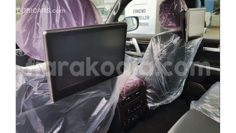 Big with watermark toyota land cruiser diana import dubai 5869