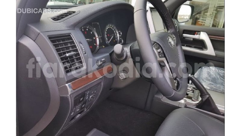 Big with watermark toyota land cruiser diana import dubai 5869
