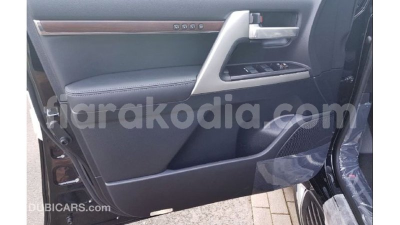 Big with watermark toyota land cruiser diana import dubai 5869