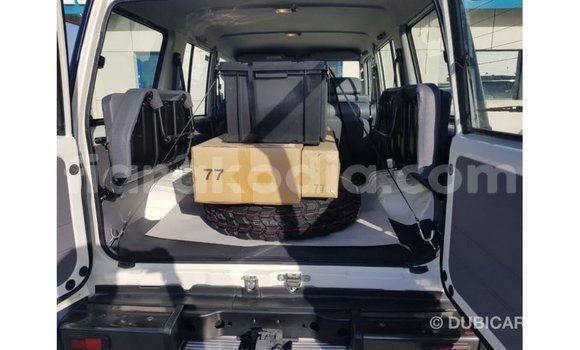 Hividy Toyota Land Cruiser fotsy Car in Import - Dubai in Diana Hividy Toyota Land Cruiser fotsy Car in Import - Dubai in Diana