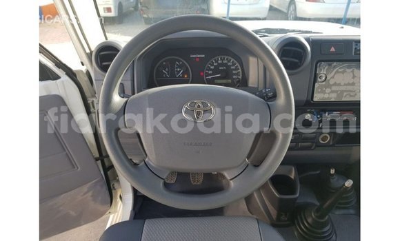 Hividy Toyota Land Cruiser fotsy Car in Import - Dubai in Diana Hividy Toyota Land Cruiser fotsy Car in Import - Dubai in Diana
