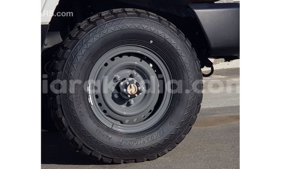 Hividy Toyota Land Cruiser fotsy Car in Import - Dubai in Diana Hividy Toyota Land Cruiser fotsy Car in Import - Dubai in Diana