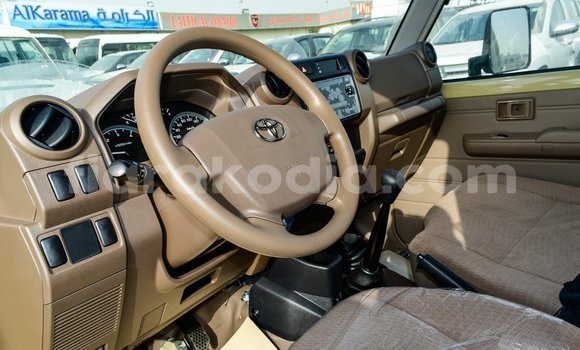 Acheter Import Voiture Toyota Land Cruiser Beige à Import - Dubai, Diana Acheter Import Voiture Toyota Land Cruiser Beige à Import - Dubai, Diana