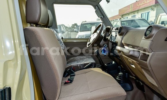 Acheter Import Voiture Toyota Land Cruiser Beige à Import - Dubai, Diana Acheter Import Voiture Toyota Land Cruiser Beige à Import - Dubai, Diana